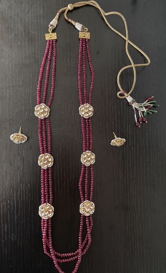 Picture of Gold Finish Kundan and red Beads Necklace Set