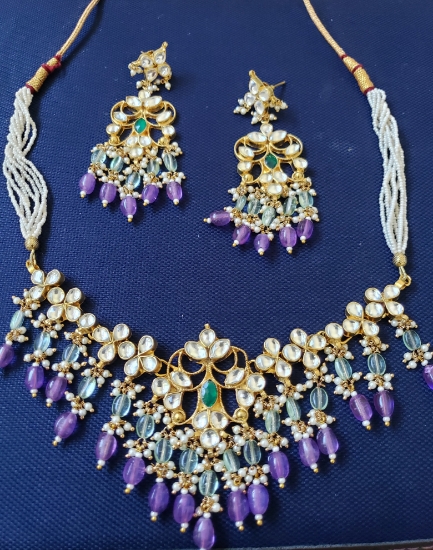 Picture of Pachi kundan necklace with lavender color beads