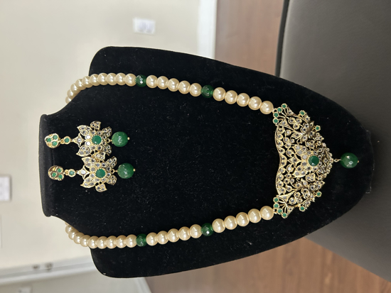 Picture of Pearl mala with green beads