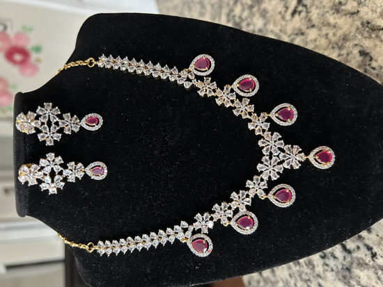 Picture of Uncut ad necklace set in ruby