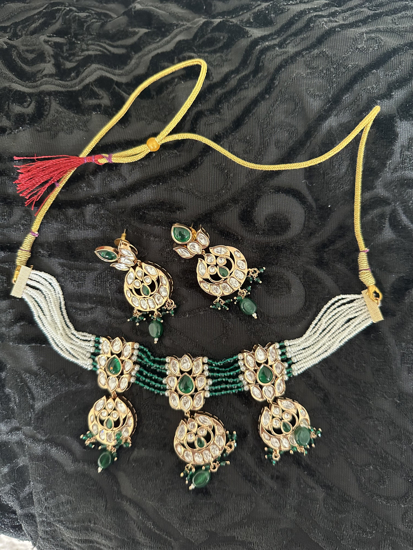 Picture of Tyani kundan silver foil necklace