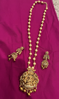 Picture of Pearl chain with lakshmi pendant and earrings