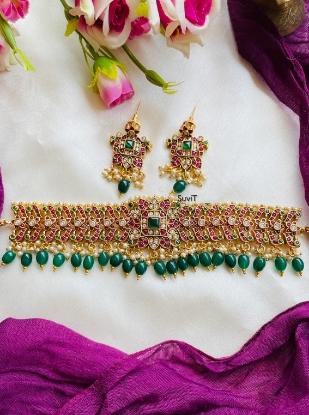 Picture of Precious kemp flower Choker with earrings 