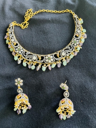 Picture of Close setting kundan neck set