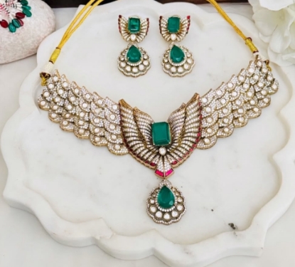 Picture of Beautiful contemporary neckset