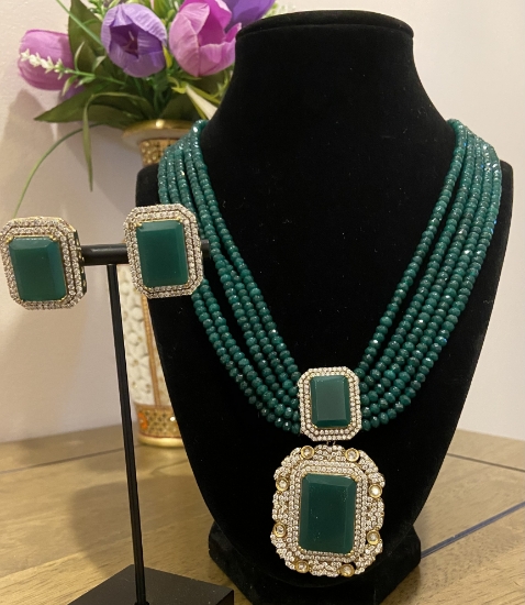 Picture of Beaded Mala with pendant and matching earrings 