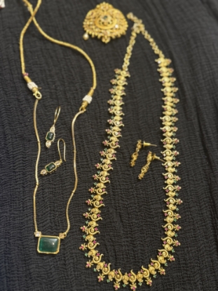 Picture of shanku haram and pendant set