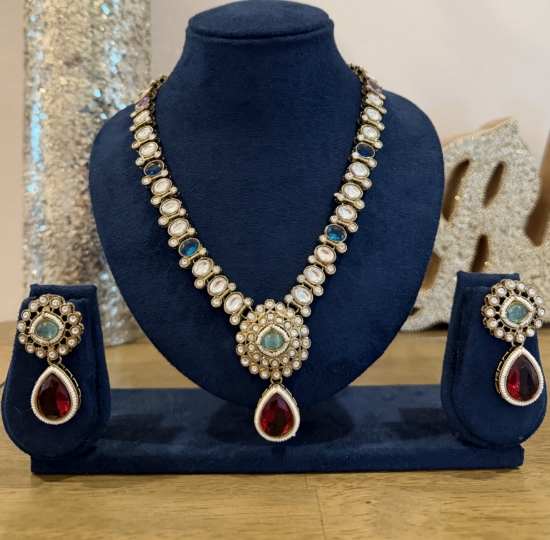 Picture of Kundan Necklace with matching earrings 