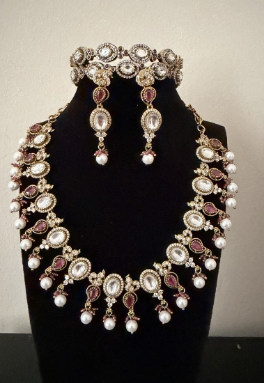 Picture of Moissanite necklace set with bangles