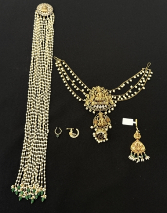 Picture of Hair pins and nosepins combo 