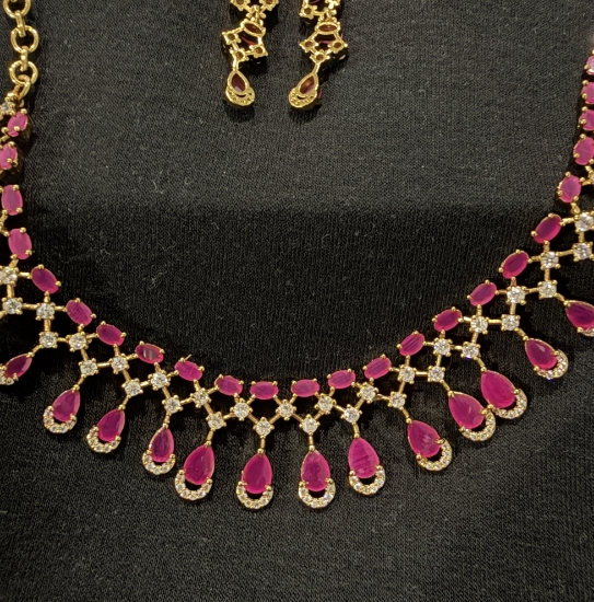 Picture of Ruby necklace with earrings